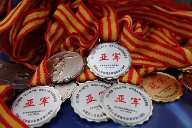 记者：纽卡将签下荷兰中场斯图尔，目前定位为轮换球员